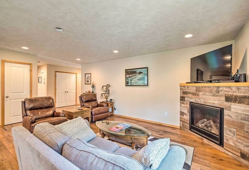 Hammond Home 2 Blocks To Marina & Columbia River!