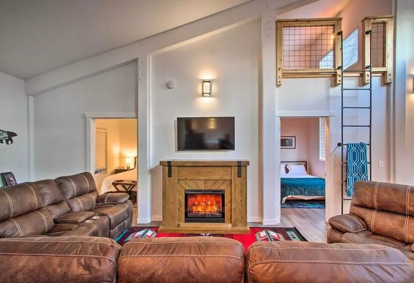 Home W/ Hot Tub < 5 Miles To Rainier National Park