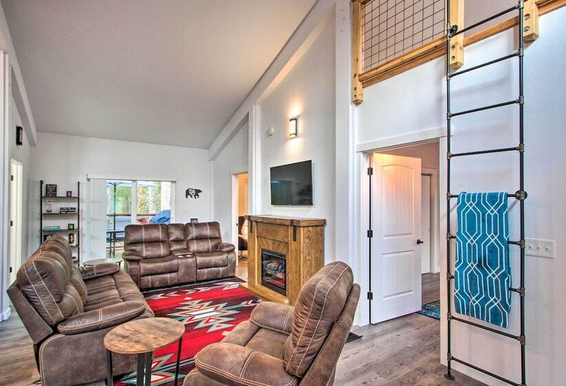 Home W/ Hot Tub < 5 Miles To Rainier National Park