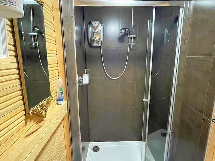 Woodland Camping Pod With Use Of Campsite Bathroom