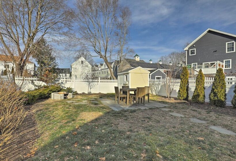 Kennebunk Cottage W/ Yard < 1 Mi To Beach!