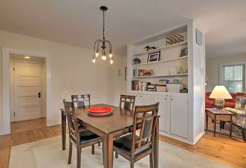 Kennebunk Cottage W/ Yard < 1 Mi To Beach!