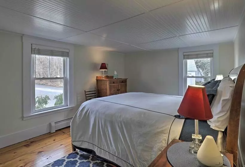 Kennebunk Cottage W/ Yard < 1 Mi To Beach!