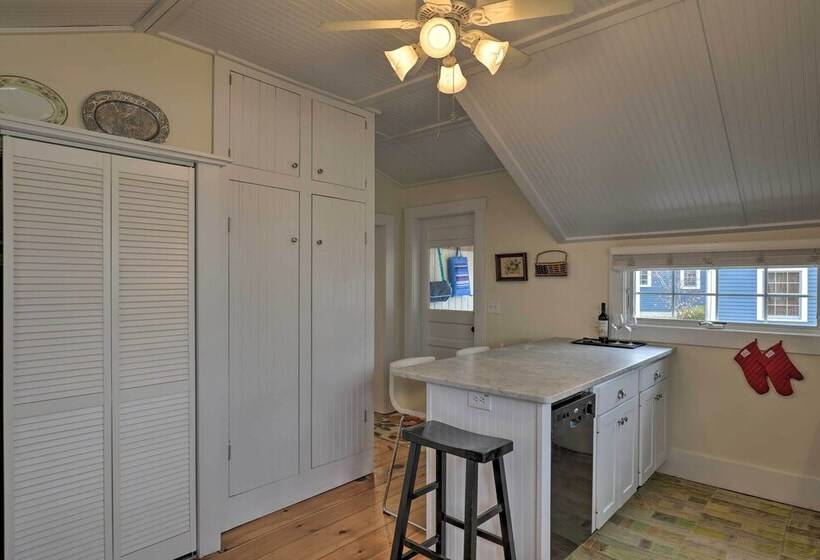 Kennebunk Cottage W/ Yard < 1 Mi To Beach!