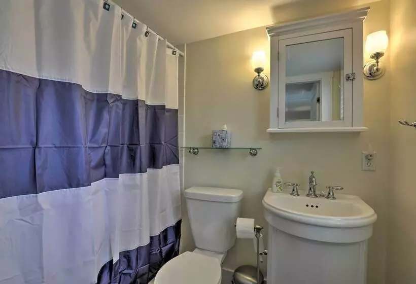 Kennebunk Cottage W/ Yard < 1 Mi To Beach!