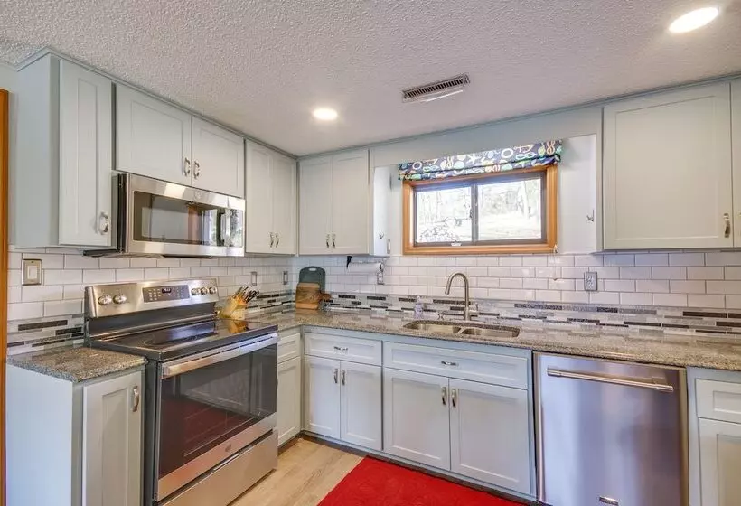 Fire Pit & Dock: Lake Of The Ozarks Hiller Haus