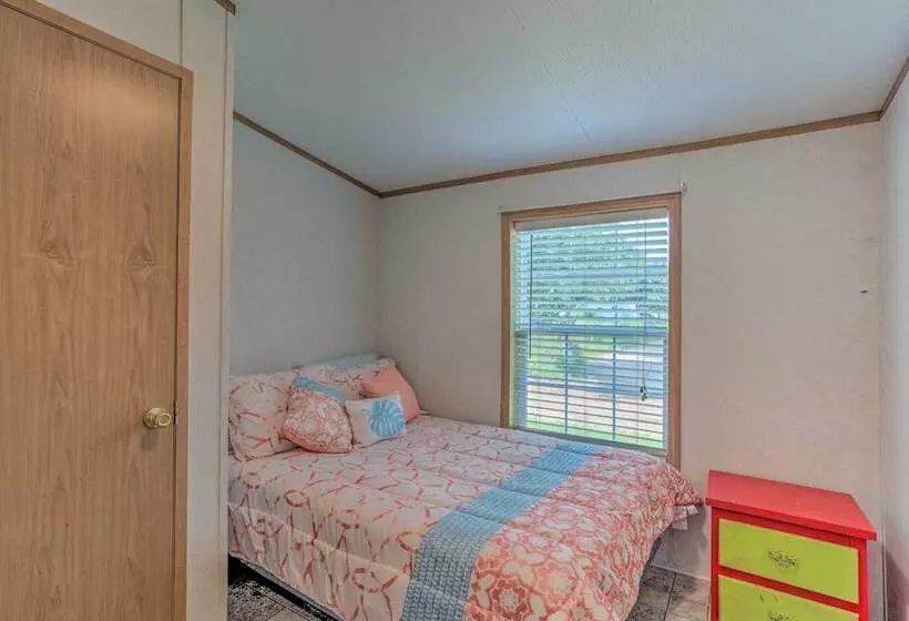 Lake Texoma Cabin Near Willow Springs Marina!