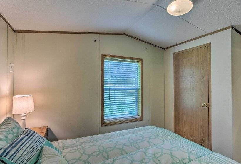 Lake Texoma Cabin Near Willow Springs Marina!