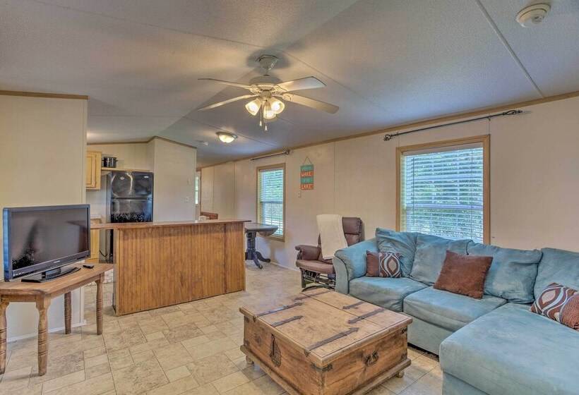 Lake Texoma Cabin Near Willow Springs Marina!