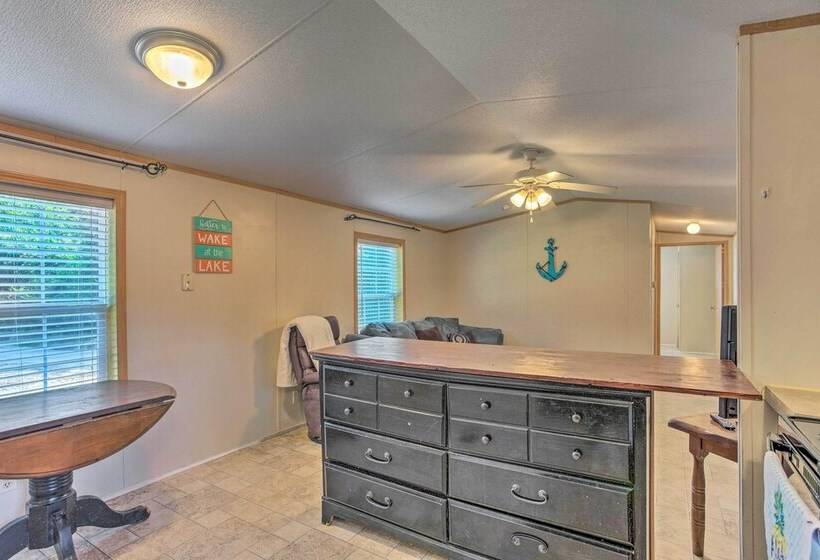 Lake Texoma Cabin Near Willow Springs Marina!