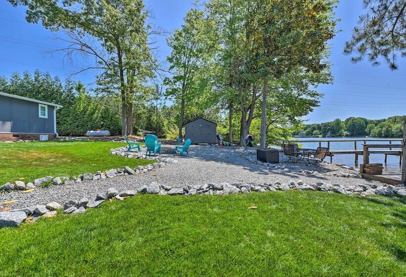 Lakefront Retreat W/ Kayaks & Paddleboards!
