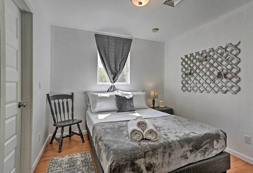 Luxe Lakefront Family Cottage: Private Beach, Dock