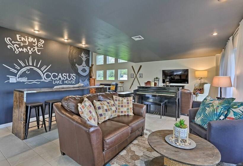 Luxe Lakefront Family Cottage: Private Beach, Dock