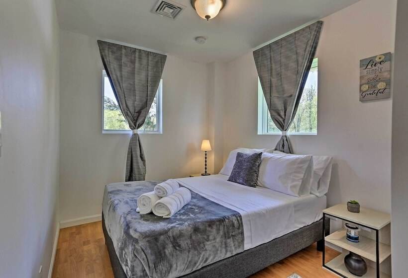 Luxe Lakefront Family Cottage: Private Beach, Dock