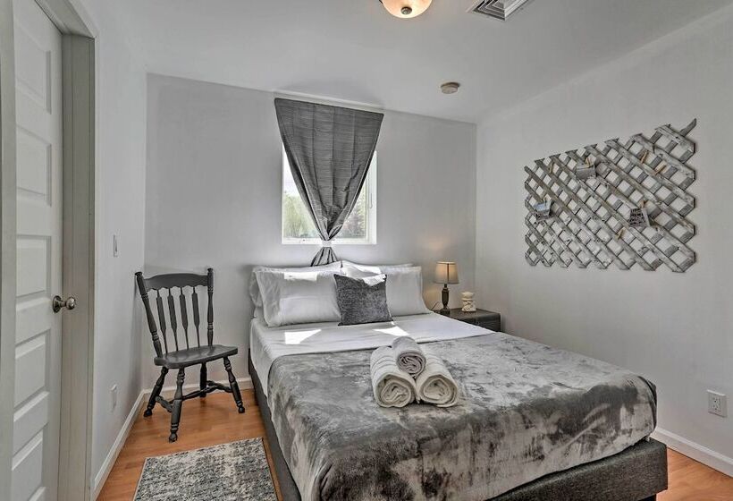 Luxe Lakefront Family Cottage: Private Beach, Dock