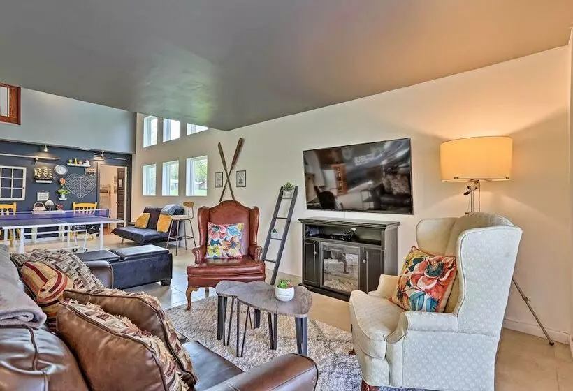 Luxe Lakefront Family Cottage: Private Beach, Dock