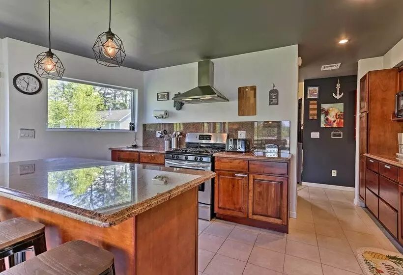 Luxe Lakefront Family Cottage: Private Beach, Dock