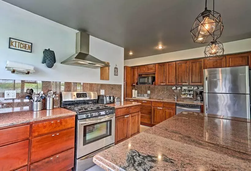Luxe Lakefront Family Cottage: Private Beach, Dock