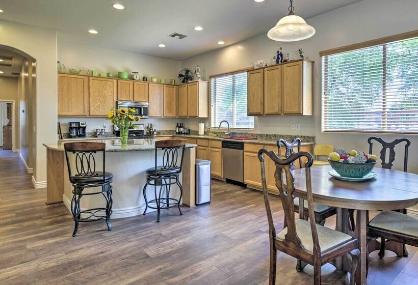 Luxe Queen Creek Escape: Private Pool + Yard!