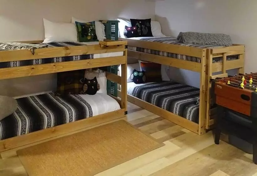 Luxury Pearcy Cabin W/ 5 Private Acres + Hot Tub!