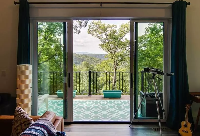 Modern Fairview Retreat: Spacious Deck + Mtn View!