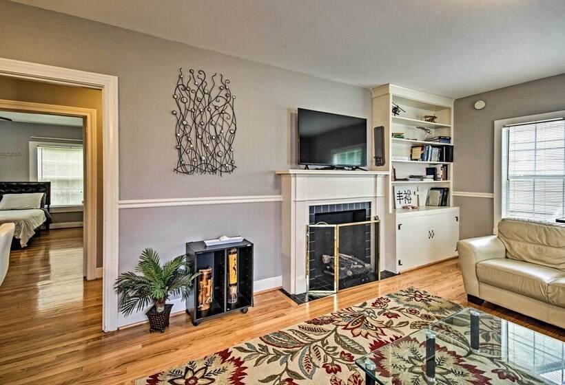 < 3 Miles To Houston Zoo: Home W/ Yard!