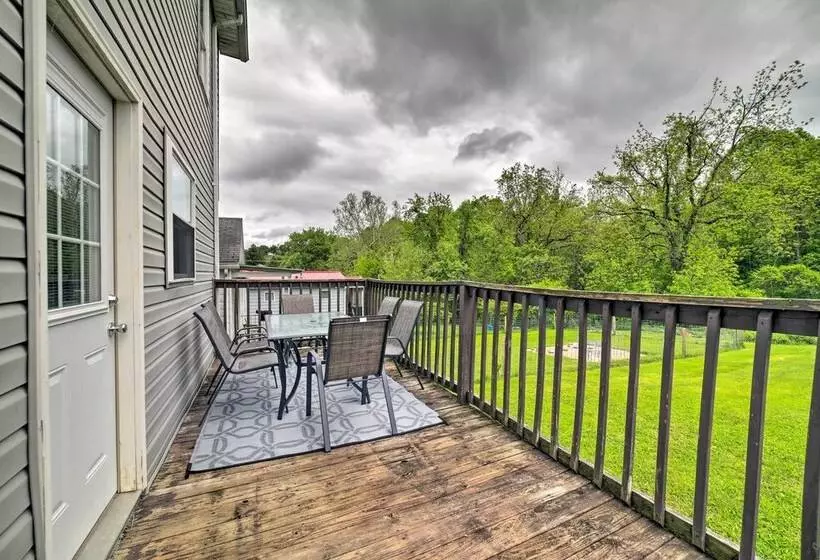 Morgantown Home W/ Deck ~ 2 Mi To Wv University!