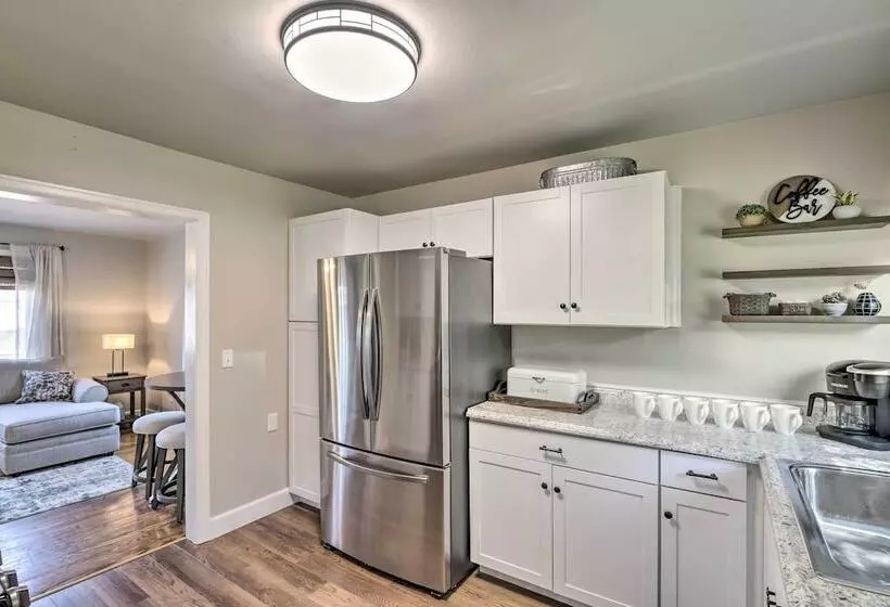 Morgantown Home W/ Patio: Near Wvu Football!