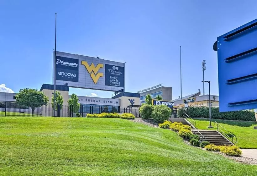 Morgantown Home W/ Patio: Near Wvu Football!