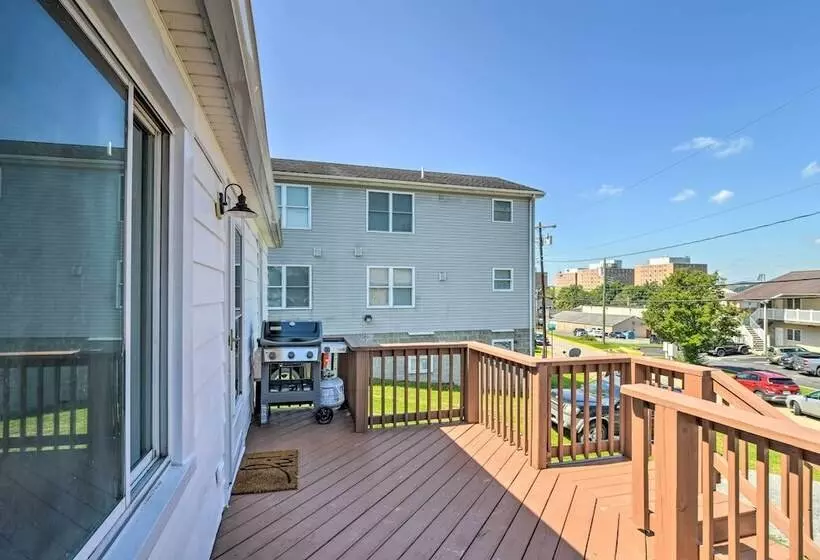 Morgantown Home W/ Patio: Near Wvu Football!