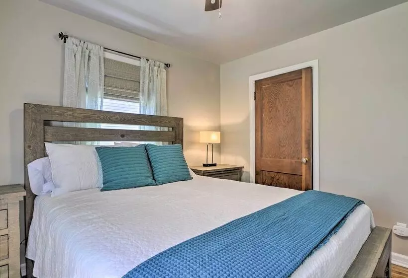 Morgantown Home W/ Patio: Near Wvu Football!