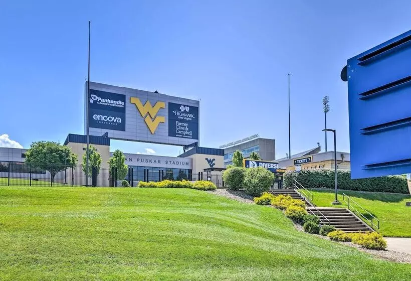 Morgantown Home W/ Patio: Near Wvu Football!