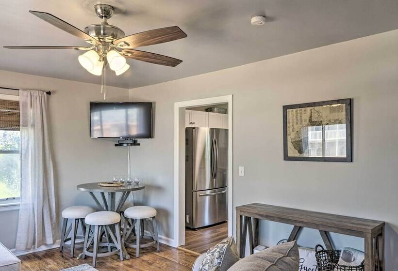 Morgantown Home W/ Patio: Near Wvu Football!