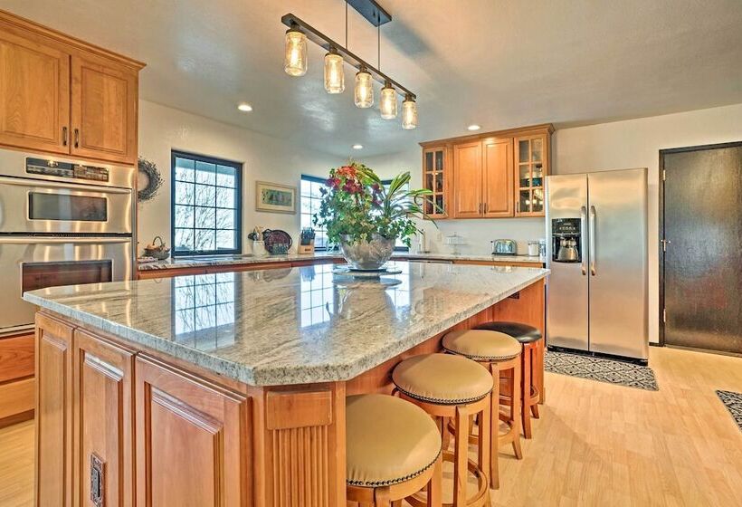 Mountain Escape   7 Miles To Mission Ridge Resort!