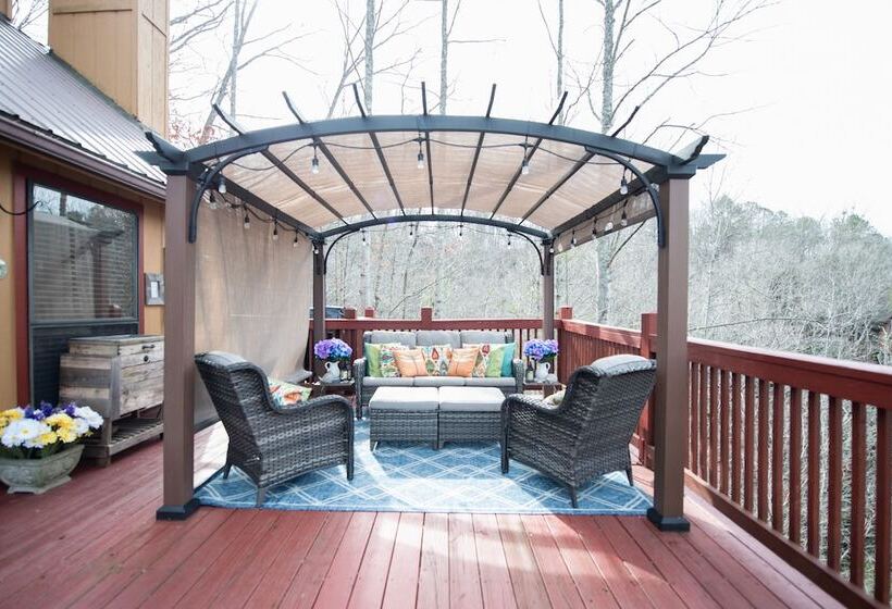 Secluded Cabin W/ Deck, Hot Tub & Lake Access!