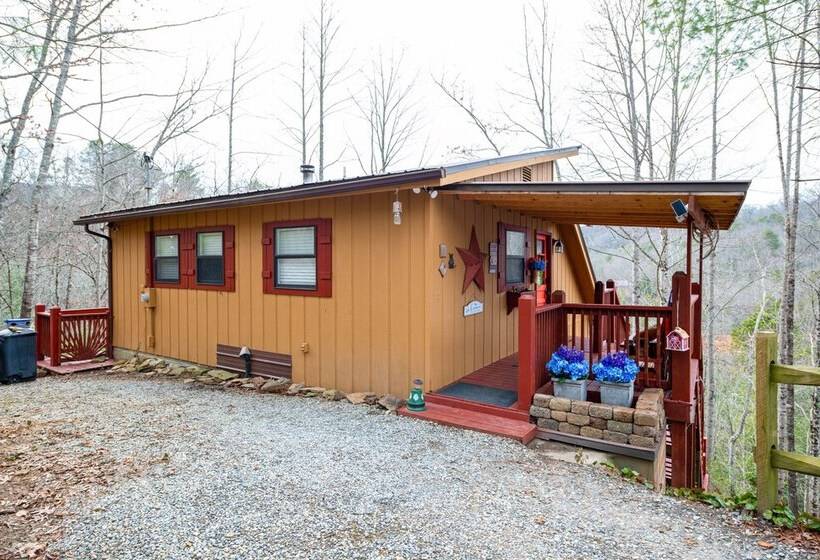 Secluded Cabin W/ Deck, Hot Tub & Lake Access!