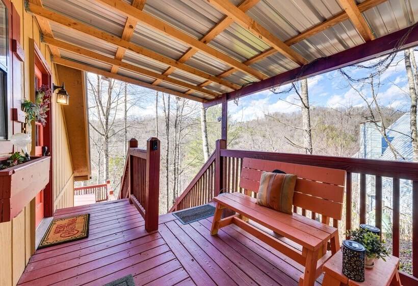 Secluded Cabin W/ Deck, Hot Tub & Lake Access!