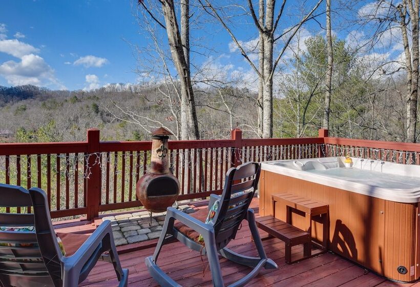Secluded Cabin W/ Deck, Hot Tub & Lake Access!