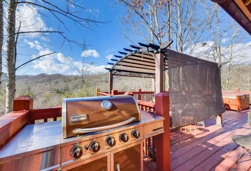 Secluded Cabin W/ Deck, Hot Tub & Lake Access!