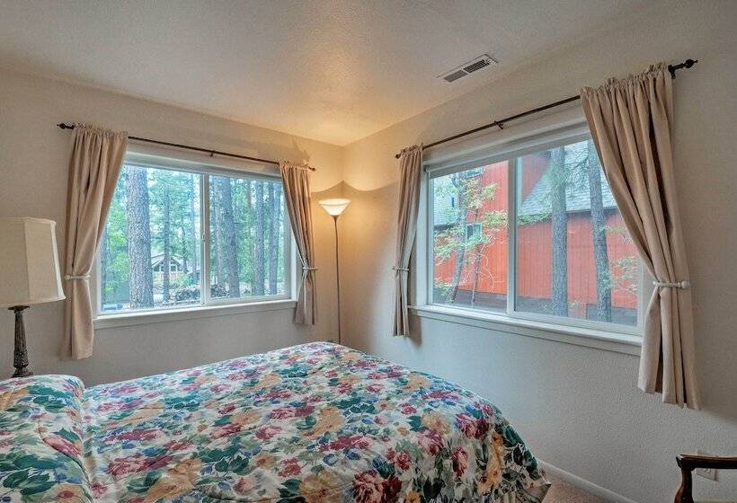 Munds Park Home W/ 3 Decks ~ 1 Mi Odell Lake!