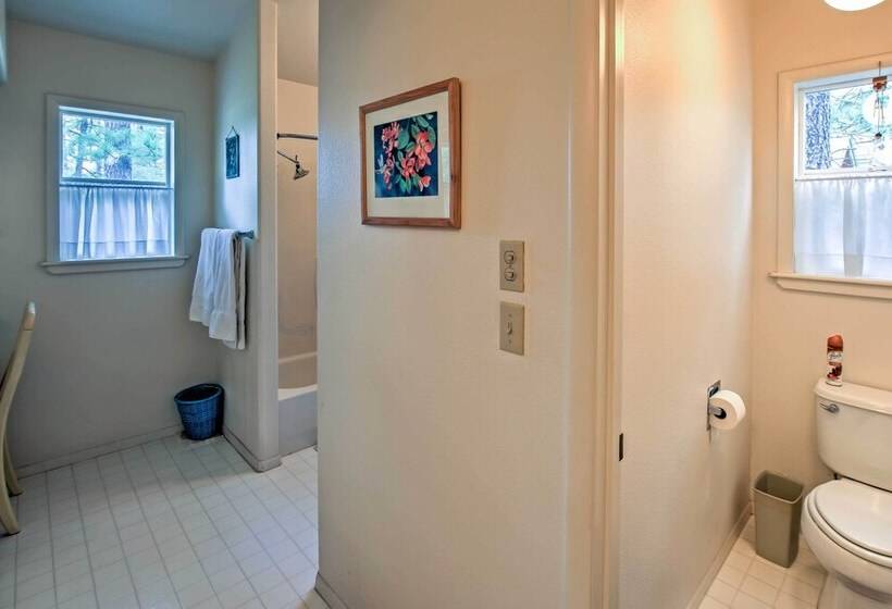 Munds Park Home W/ 3 Decks ~ 1 Mi Odell Lake!