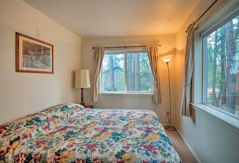 Munds Park Home W/ 3 Decks ~ 1 Mi Odell Lake!