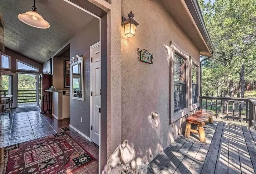 Scenic Ruidoso Abode W/ Mtn Views, Hot Tub & Deck!