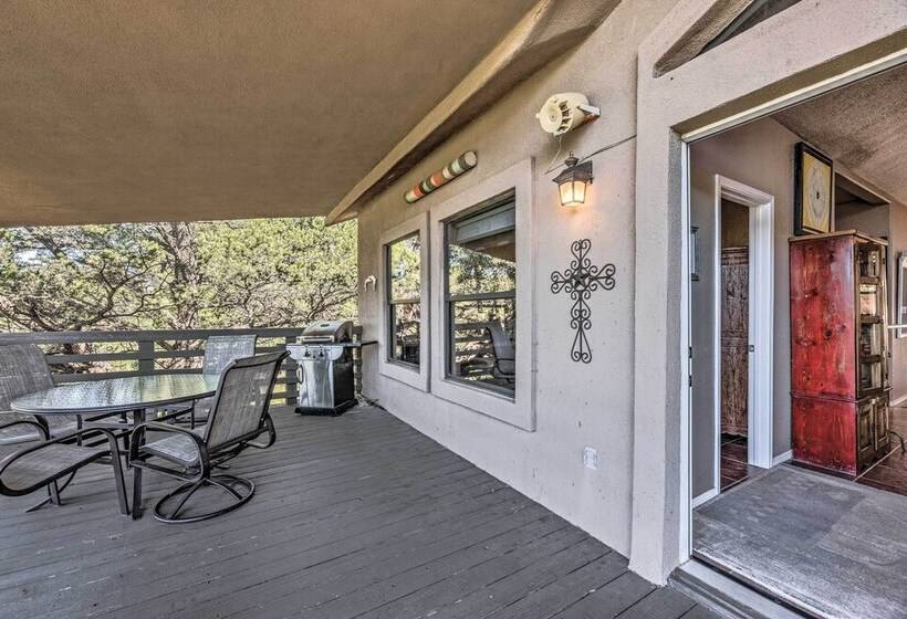 Scenic Ruidoso Abode W/ Mtn Views, Hot Tub & Deck!