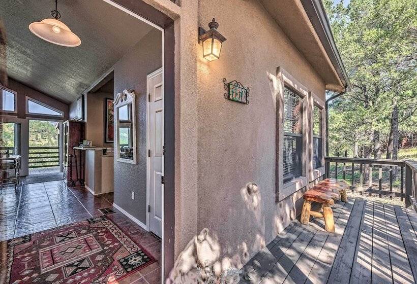 Scenic Ruidoso Abode W/ Mtn Views, Hot Tub & Deck!