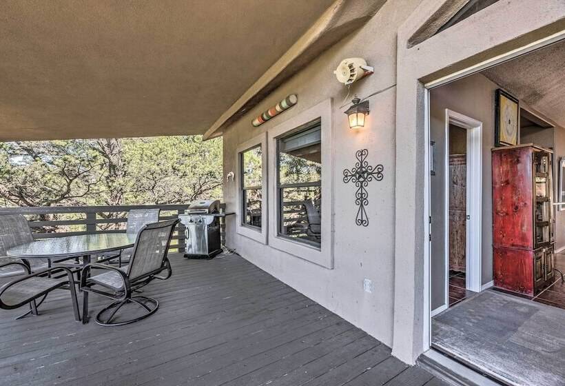 Scenic Ruidoso Abode W/ Mtn Views, Hot Tub & Deck!