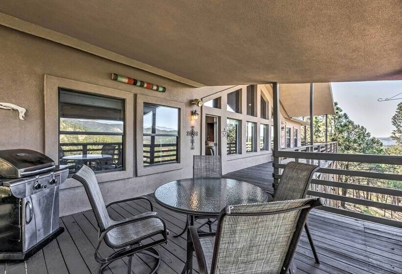Scenic Ruidoso Abode W/ Mtn Views, Hot Tub & Deck!