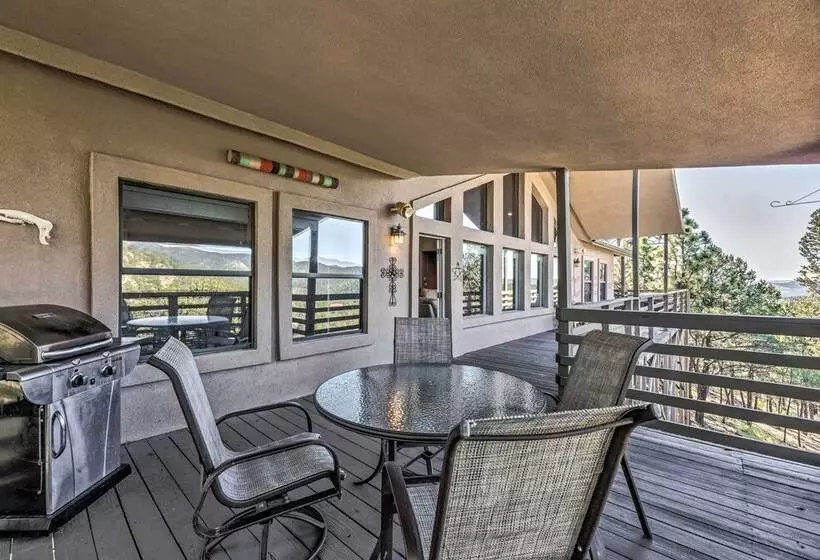 Scenic Ruidoso Abode W/ Mtn Views, Hot Tub & Deck!