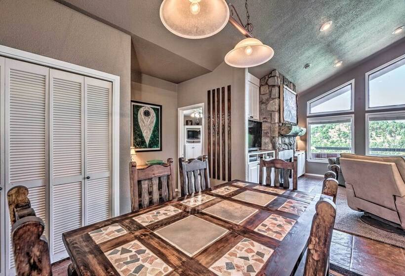 Scenic Ruidoso Abode W/ Mtn Views, Hot Tub & Deck!