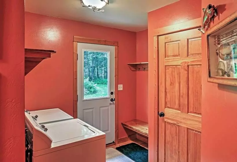 Secluded Birnamwood Cottage W/ Deck & River Views!